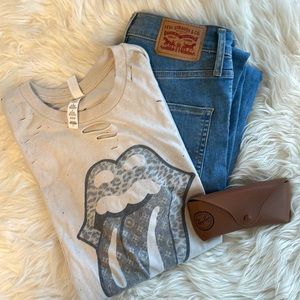 The Rolling stone T-shirt distressed